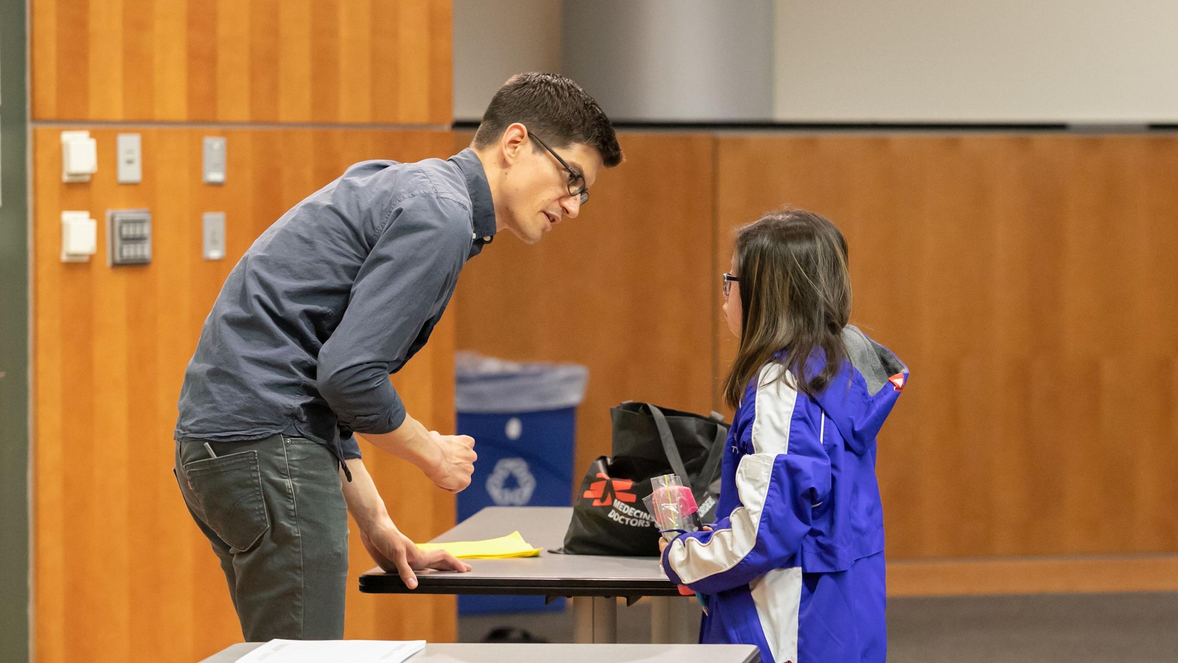 Jan Cannizo helps child