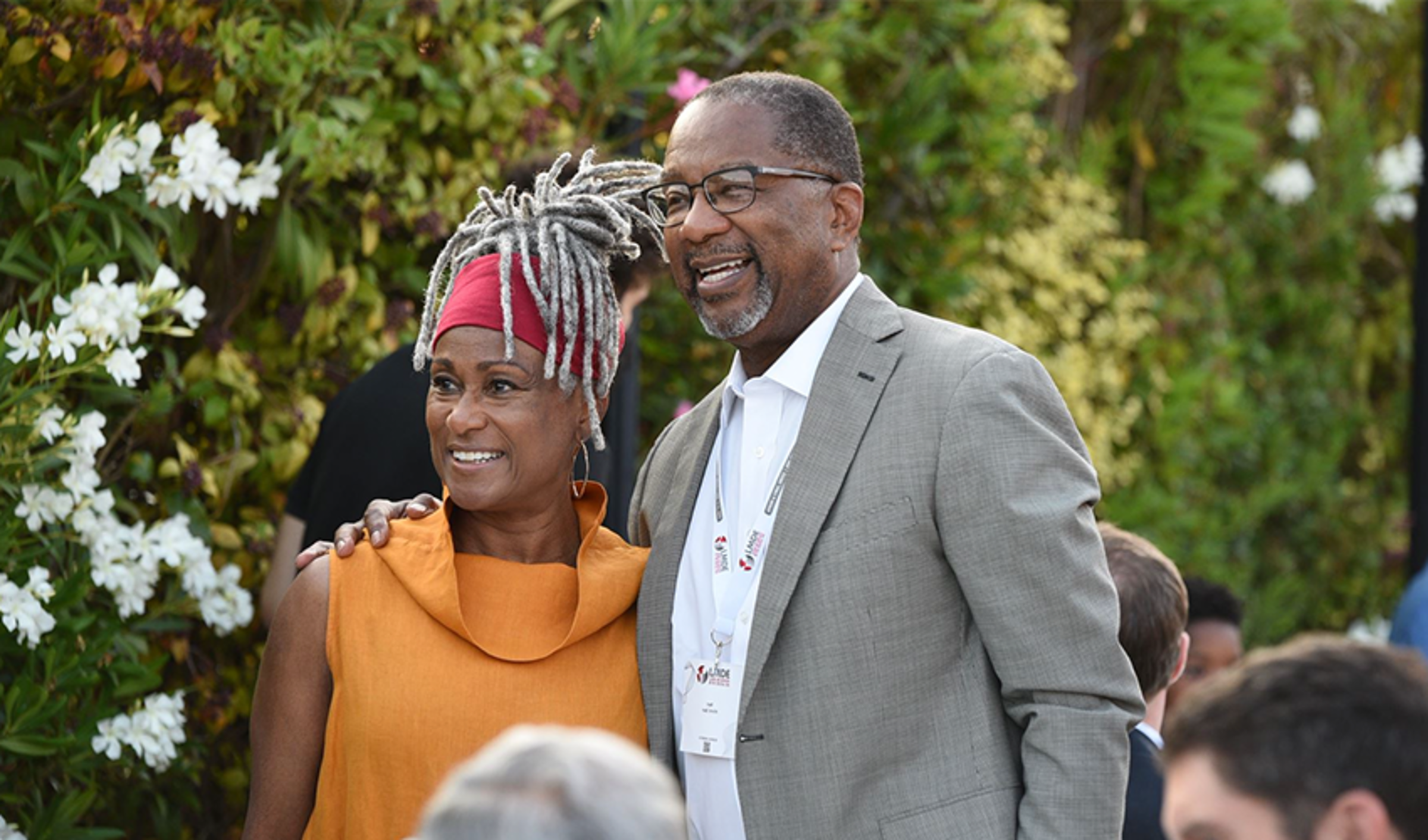 2 presenters at the LMDE Conference take a photo together