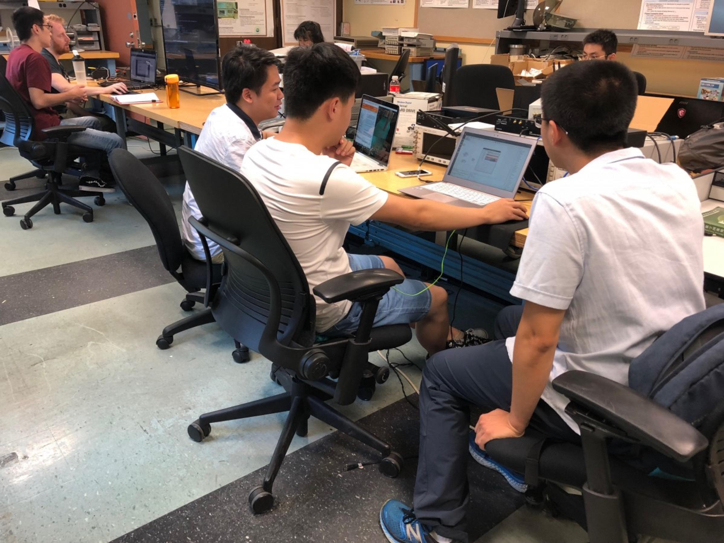 Tsinghua students doing research