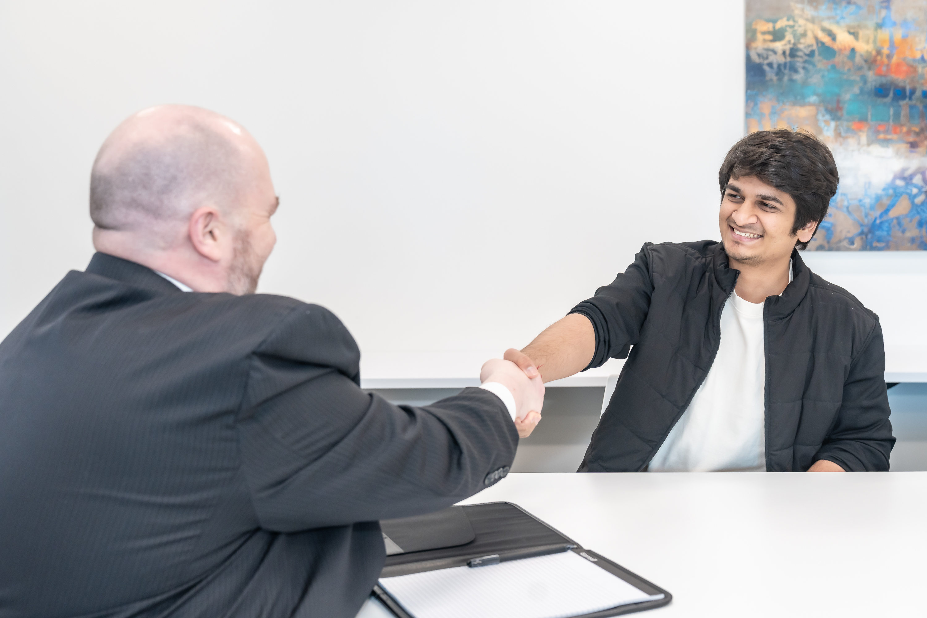 2 people shaking hands