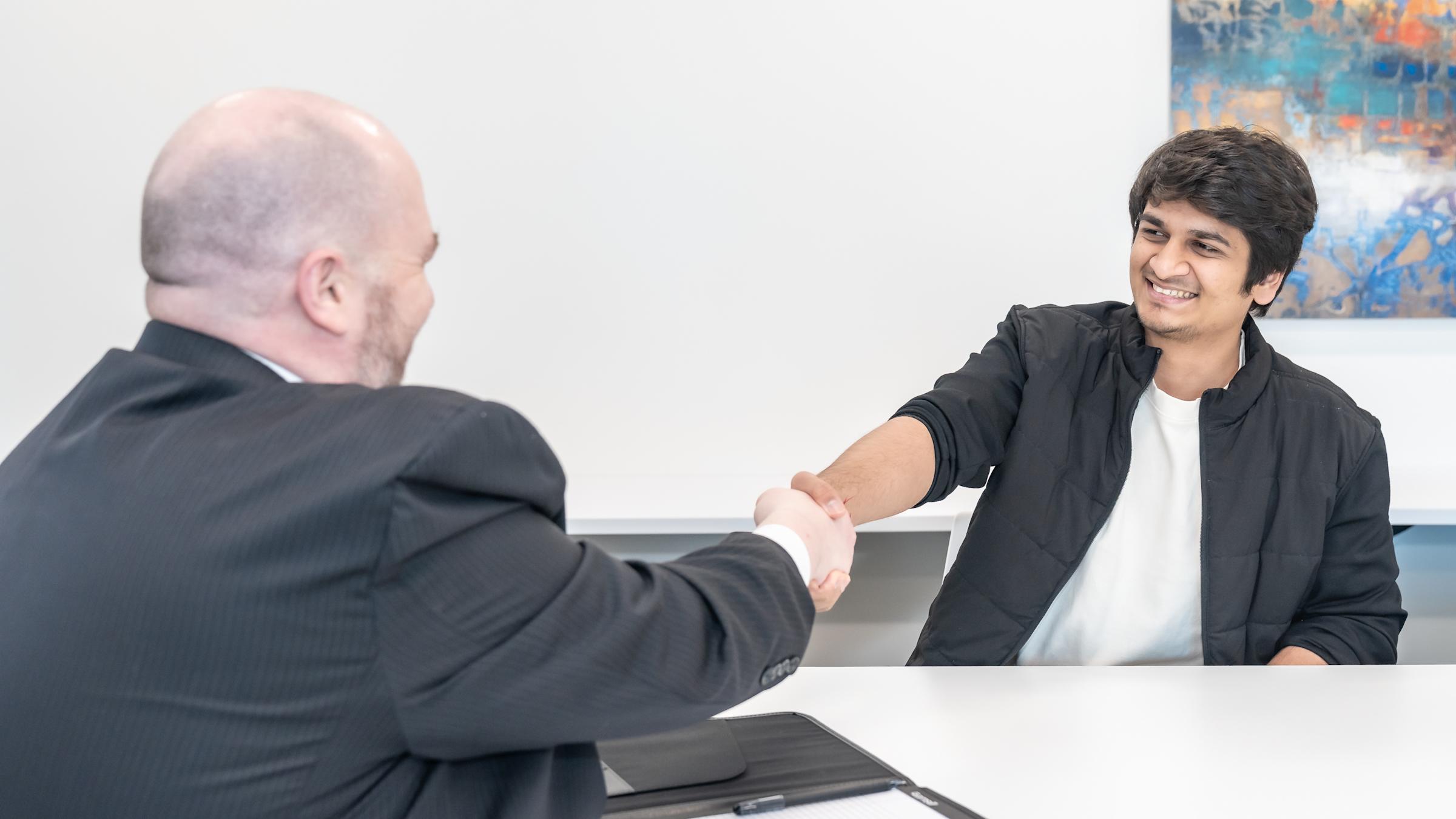 2 people shaking hands