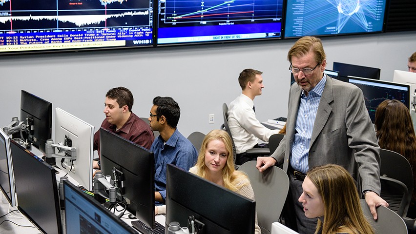 Students in a graduate finance class held in the Hanlon lab.
