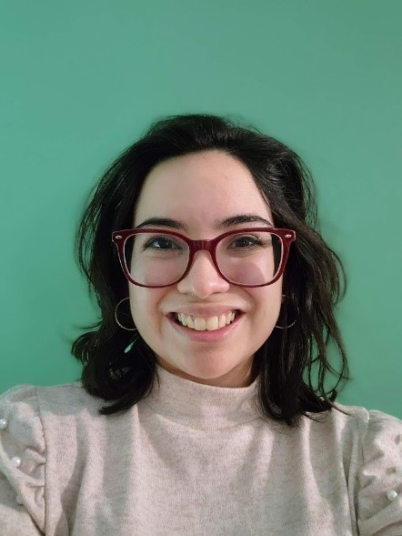 A headshot of a woman.