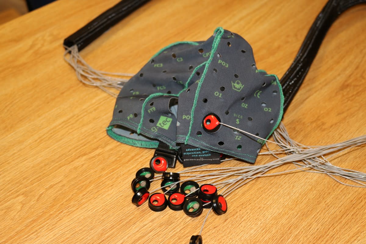 deep brain stimulation cap