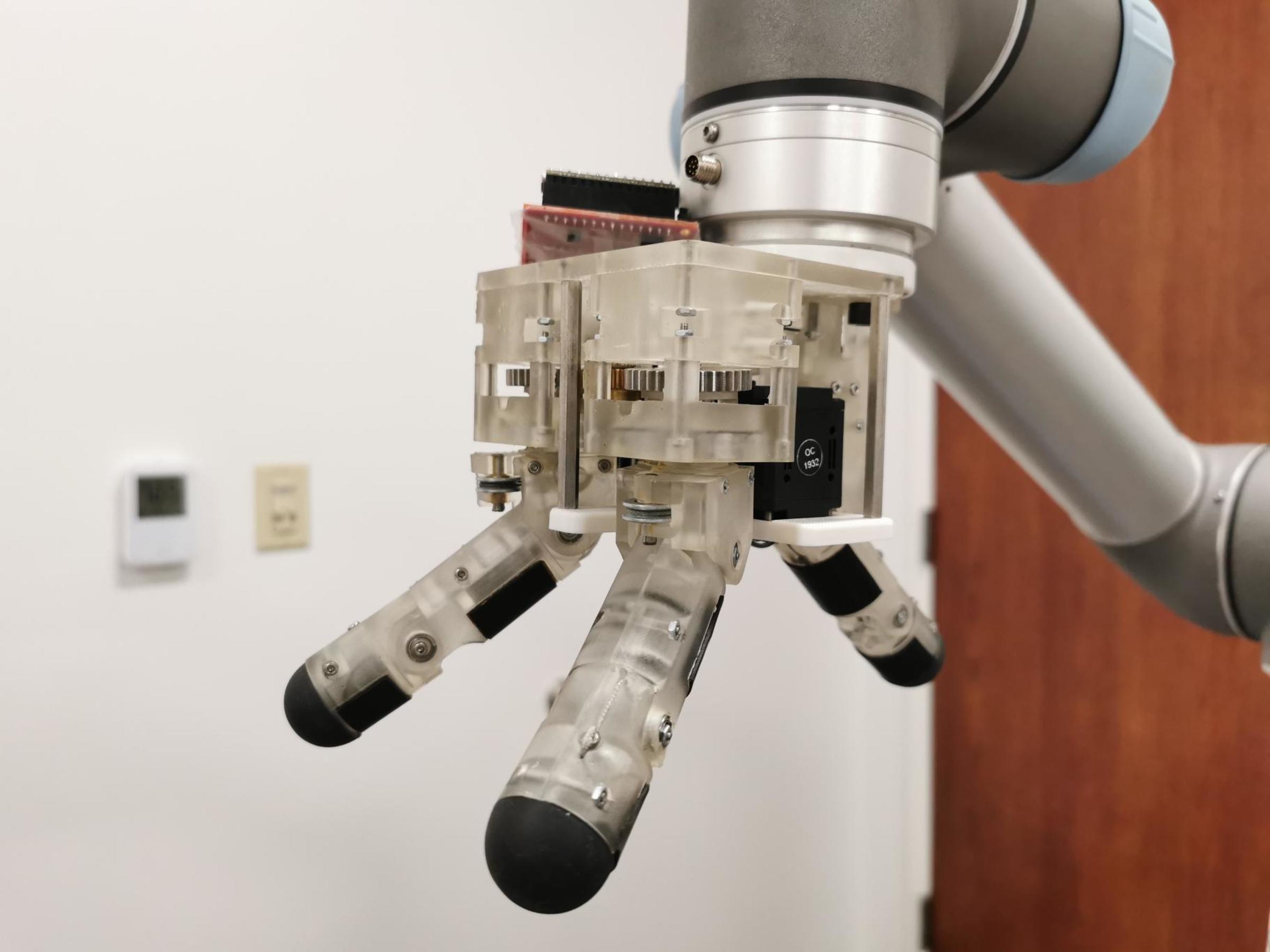 Long Wang's robotic hand