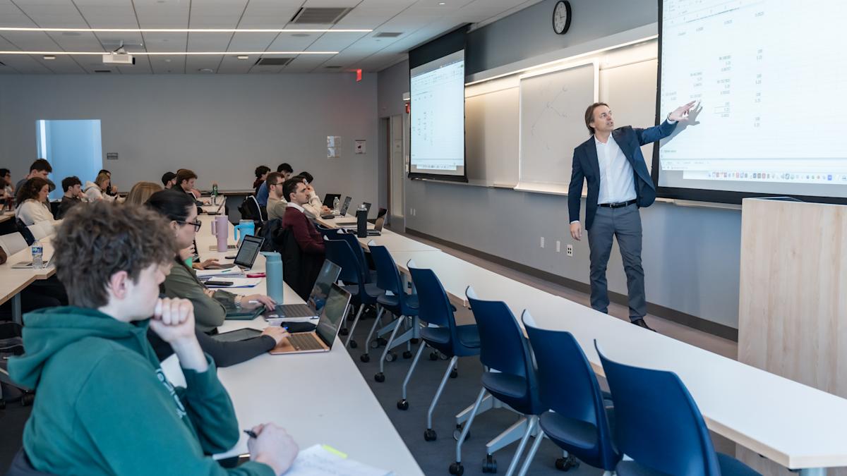 Professor Stefano Bonini teaching an undergraduate finance course.