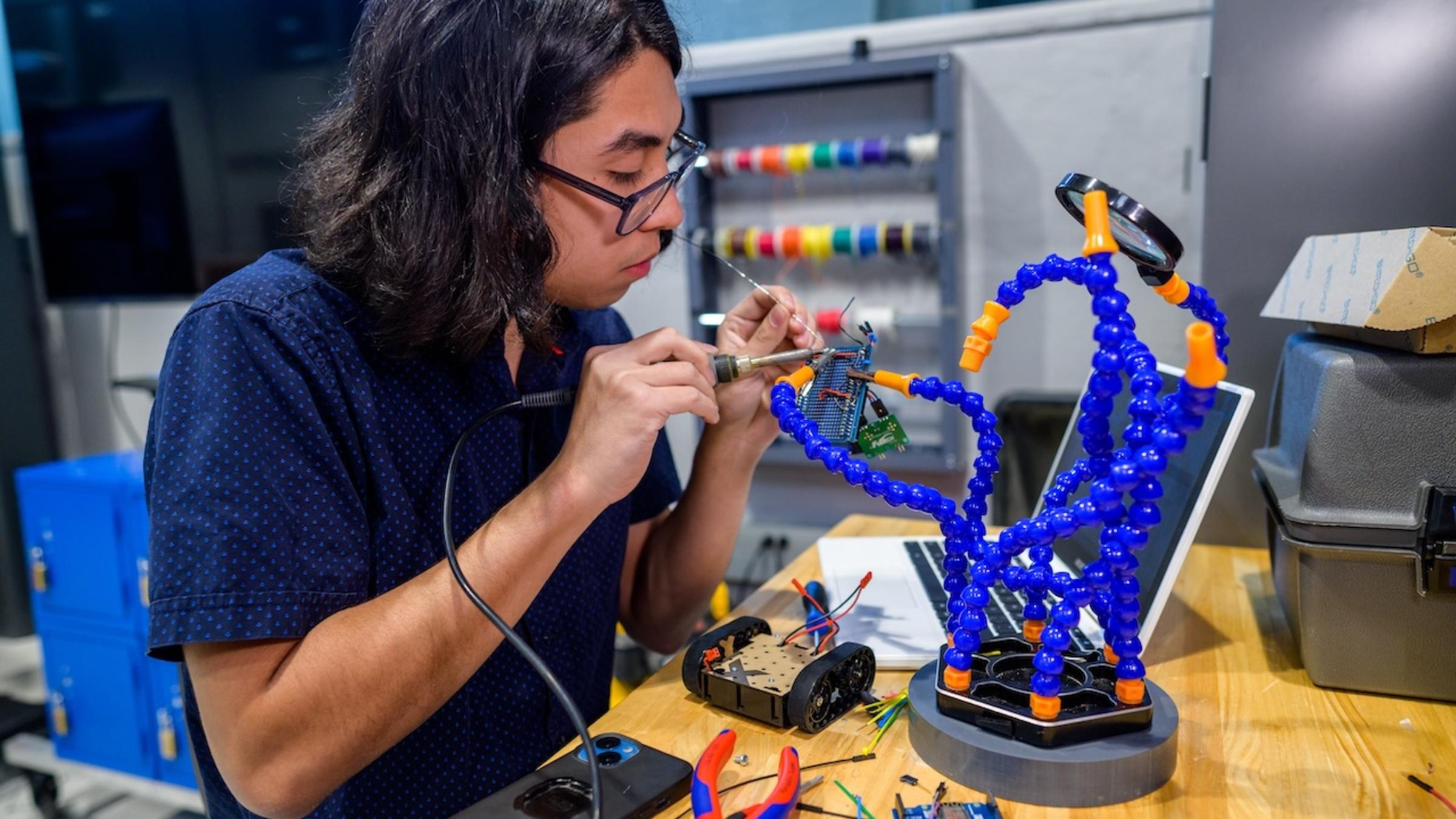 A student building a model in the MakerCenter