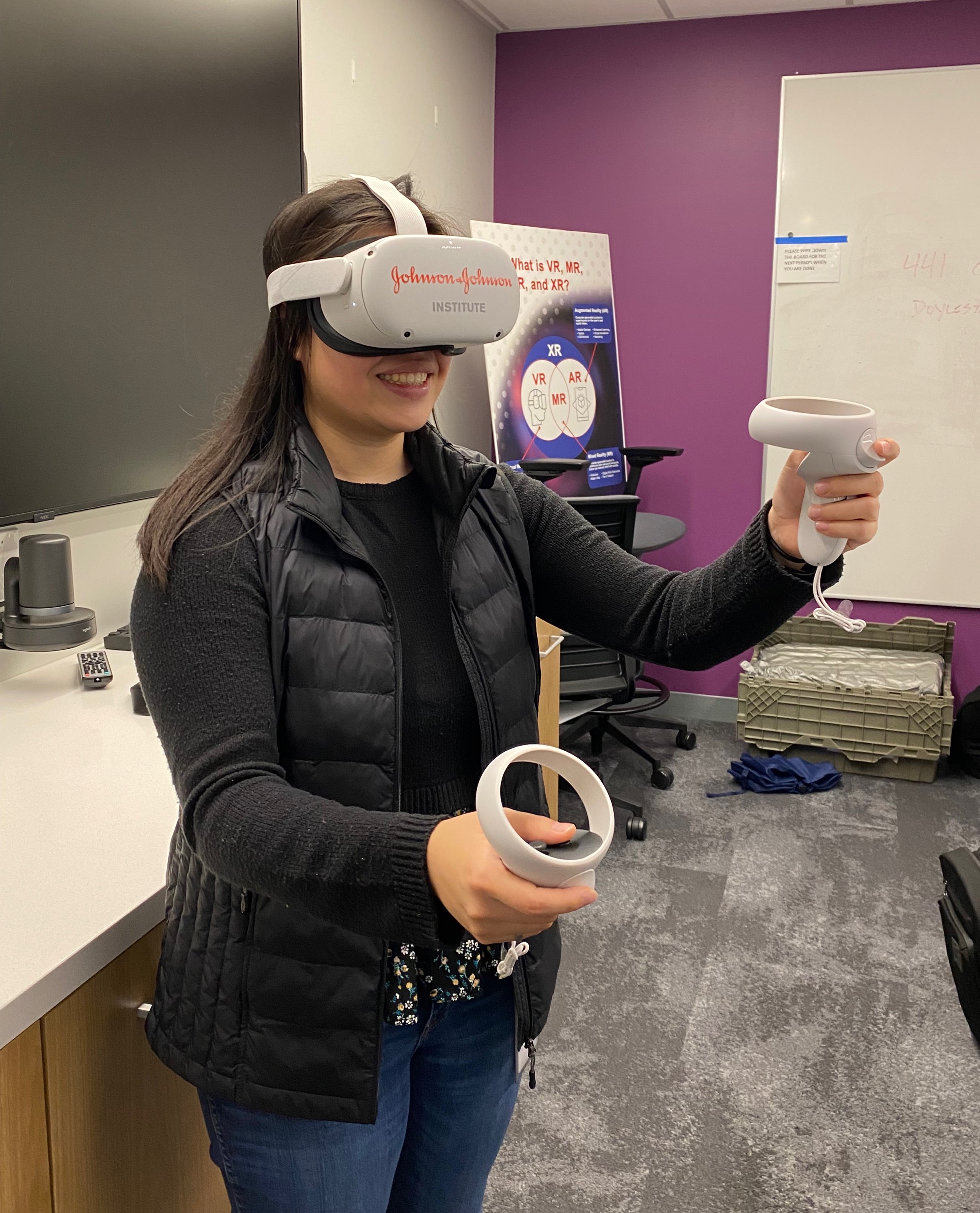 Christie Chen ‘20 M.S. ‘21 using a VR headset that trains doctors to conduct surgeries