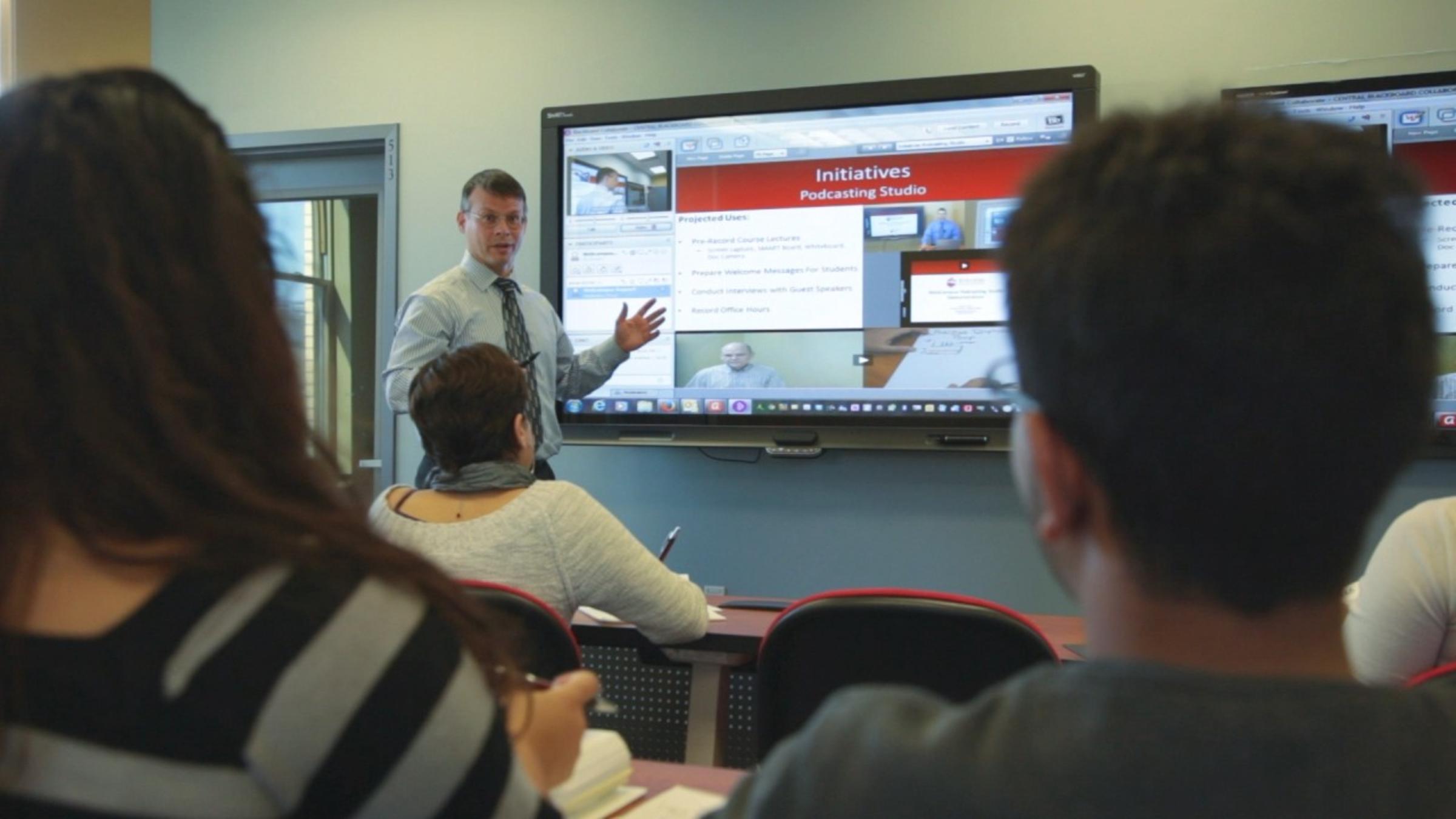 Photo of Dr. Robert Zotti leading and online class.