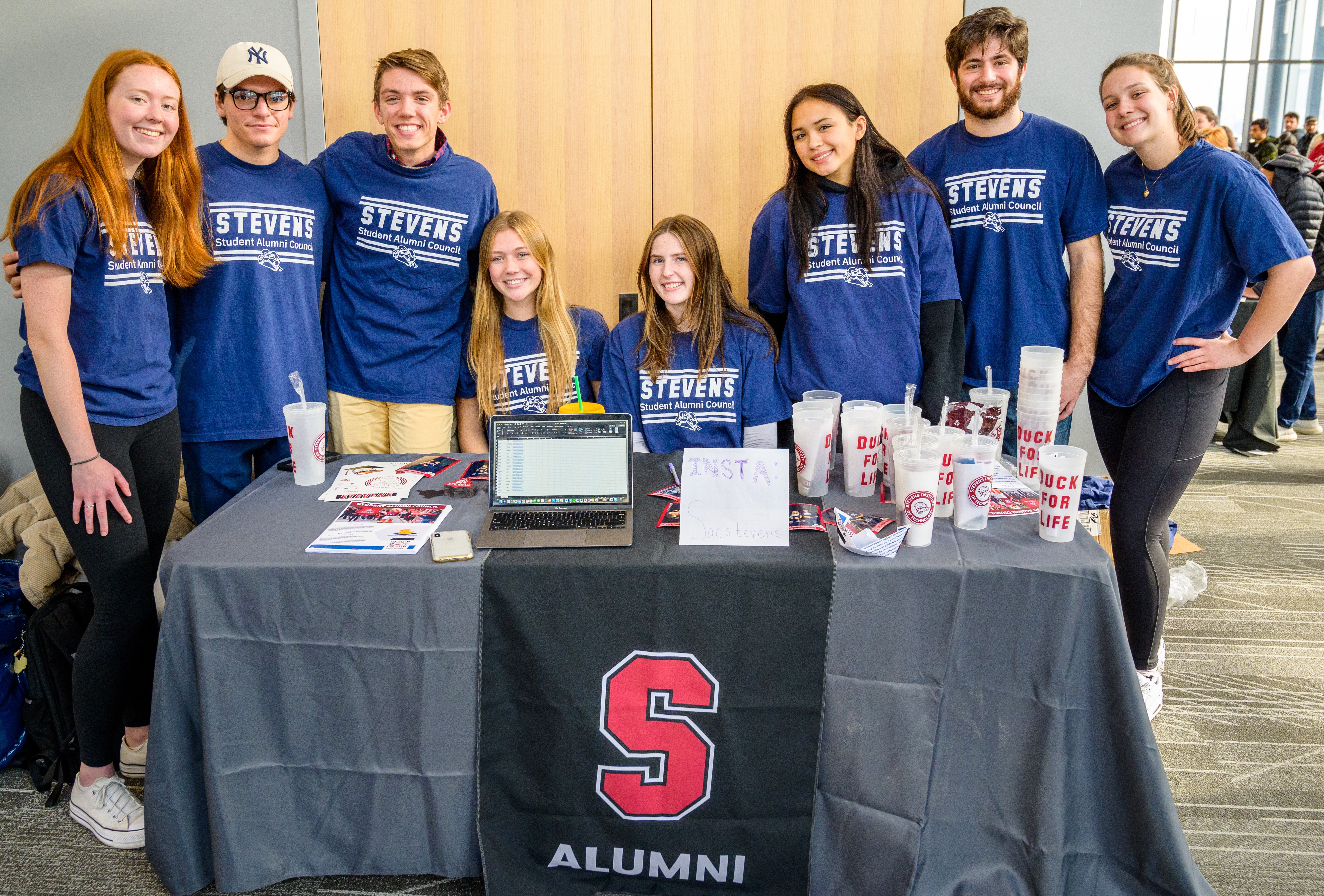 Student alumni council supports the Ducks Give Back event 