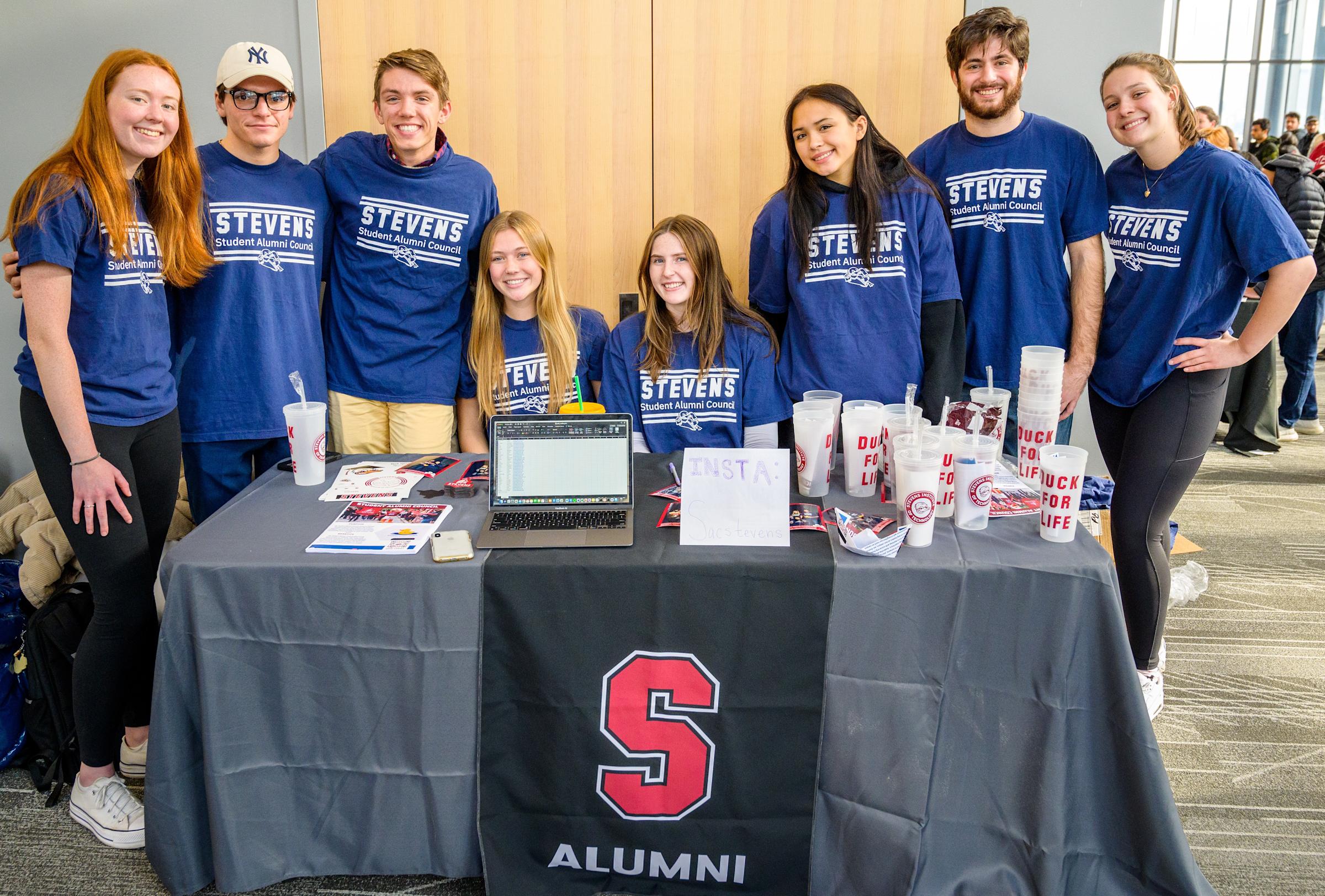 Student alumni council supports the Ducks Give Back event