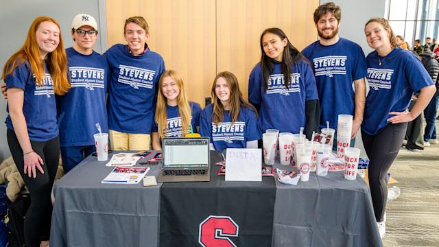 Student alumni council supports the Ducks Give Back event