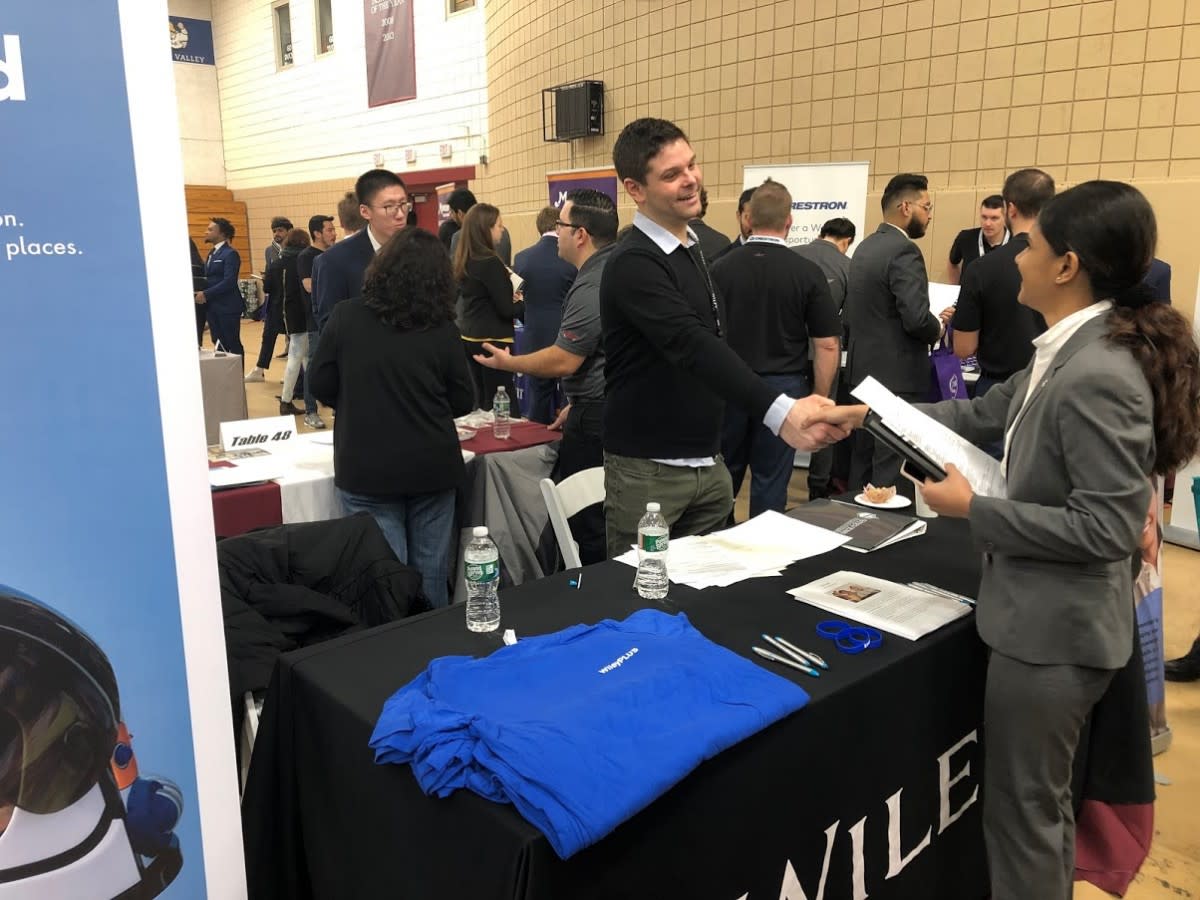 Recruiter from Wiley shaking hands with Stevens student