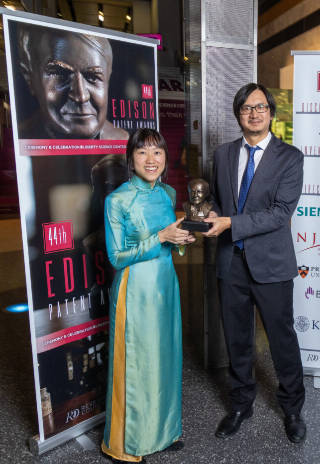 Stevens professor and alumna receiving Edison Patent Award at ceremony