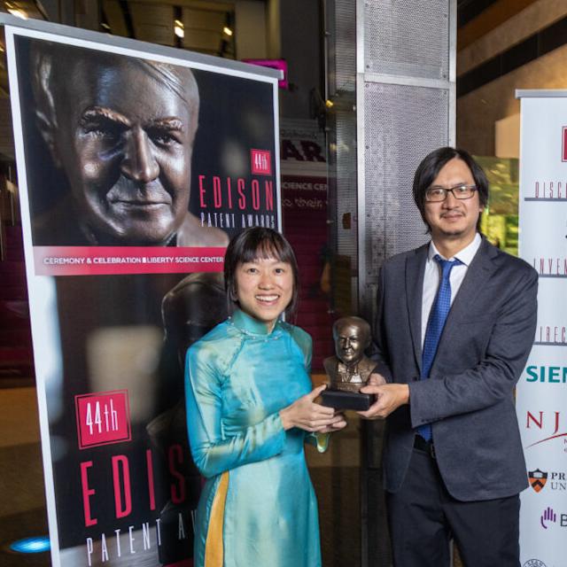 Stevens professor and alumna receiving Edison Patent Award at ceremony