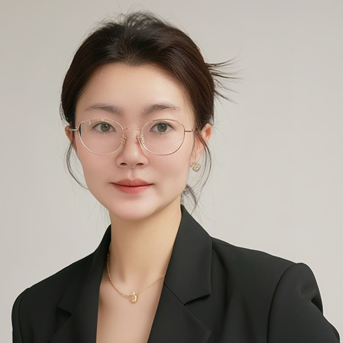 Headshot of Jingyun Huang 