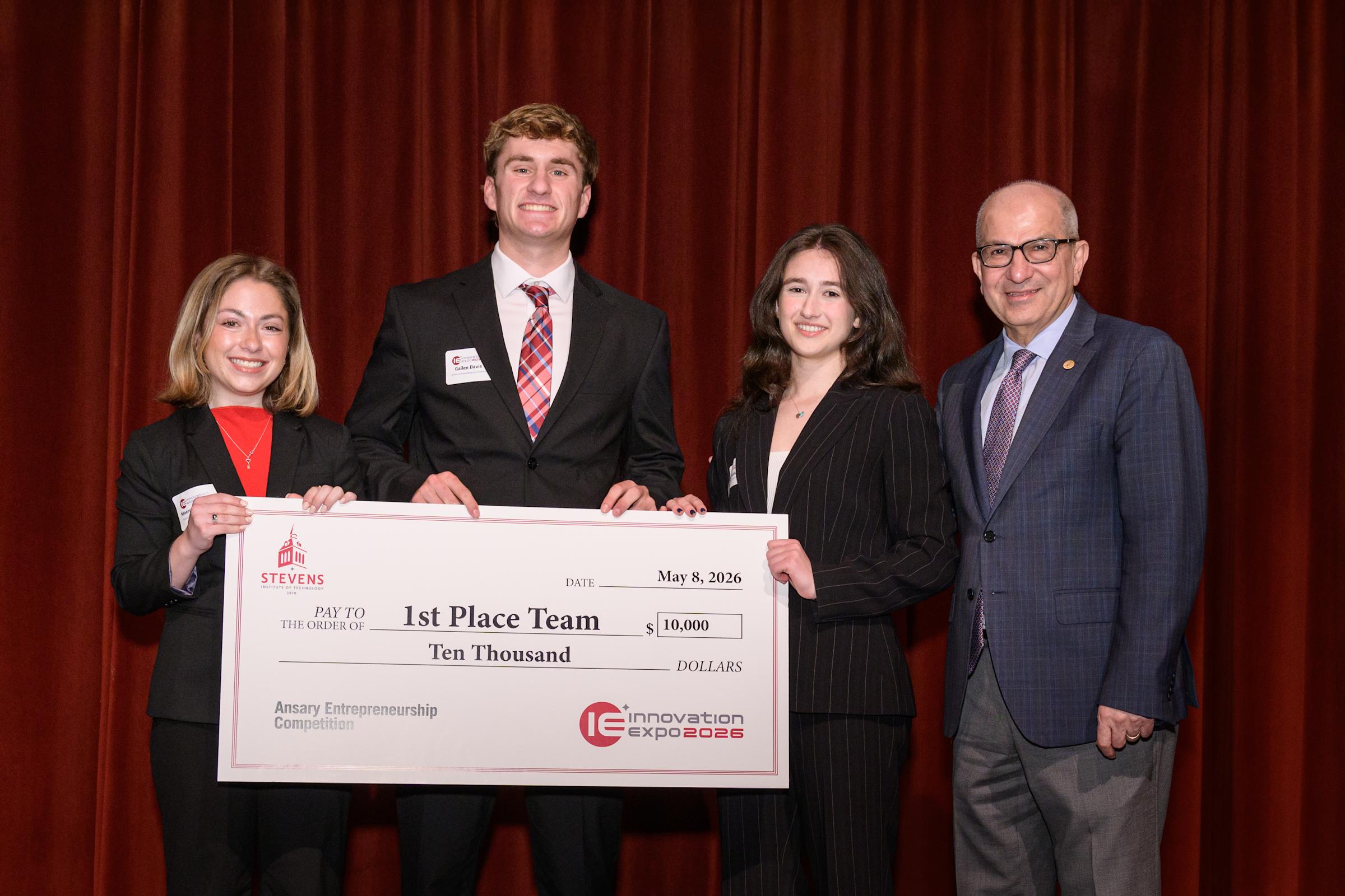 The TheraV team receives its prize for winning the Ansary Competition